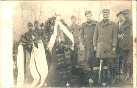 Φωτογραφία με τάφους πεσόντων Ελλήνων στρατιωτών στις μάχες του Καρά Αγάτς και της Κουβαλίτσας κο...