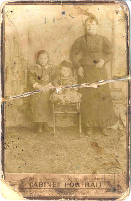 Φωτογραφία της οικογένειας Τζερίδη στη Νικόπολη του Πόντου